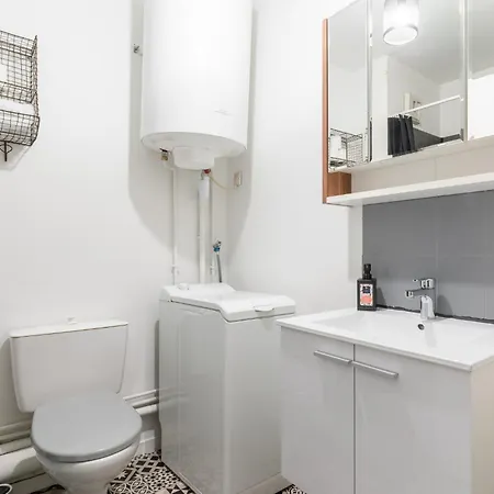 Centre-ville Avec Terrasse Et Parking Securise Gratuit Апартаменты *